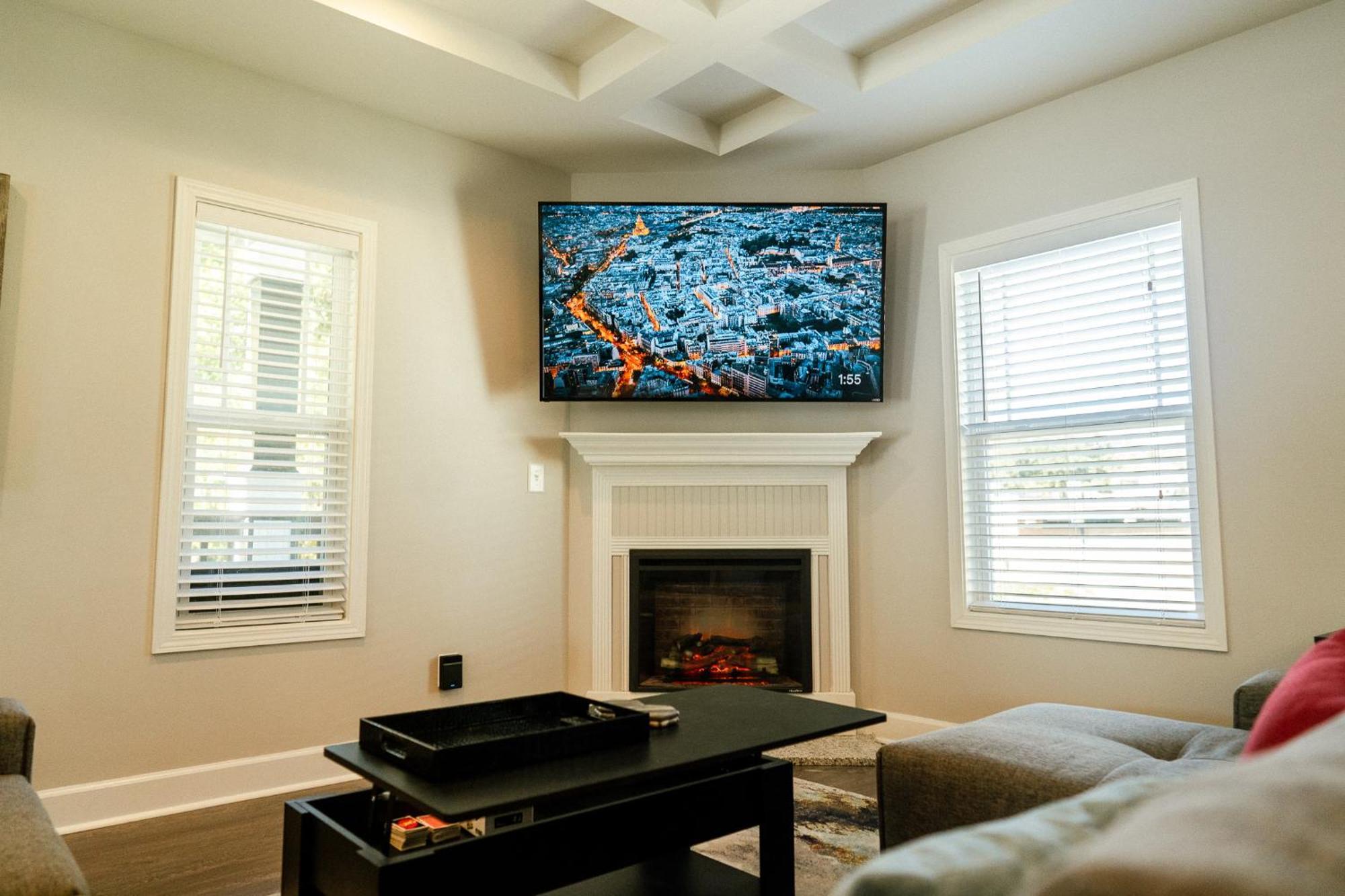 Enjoy This Mini-Mansion Near Downtown And The Airport! アトランタ エクステリア 写真