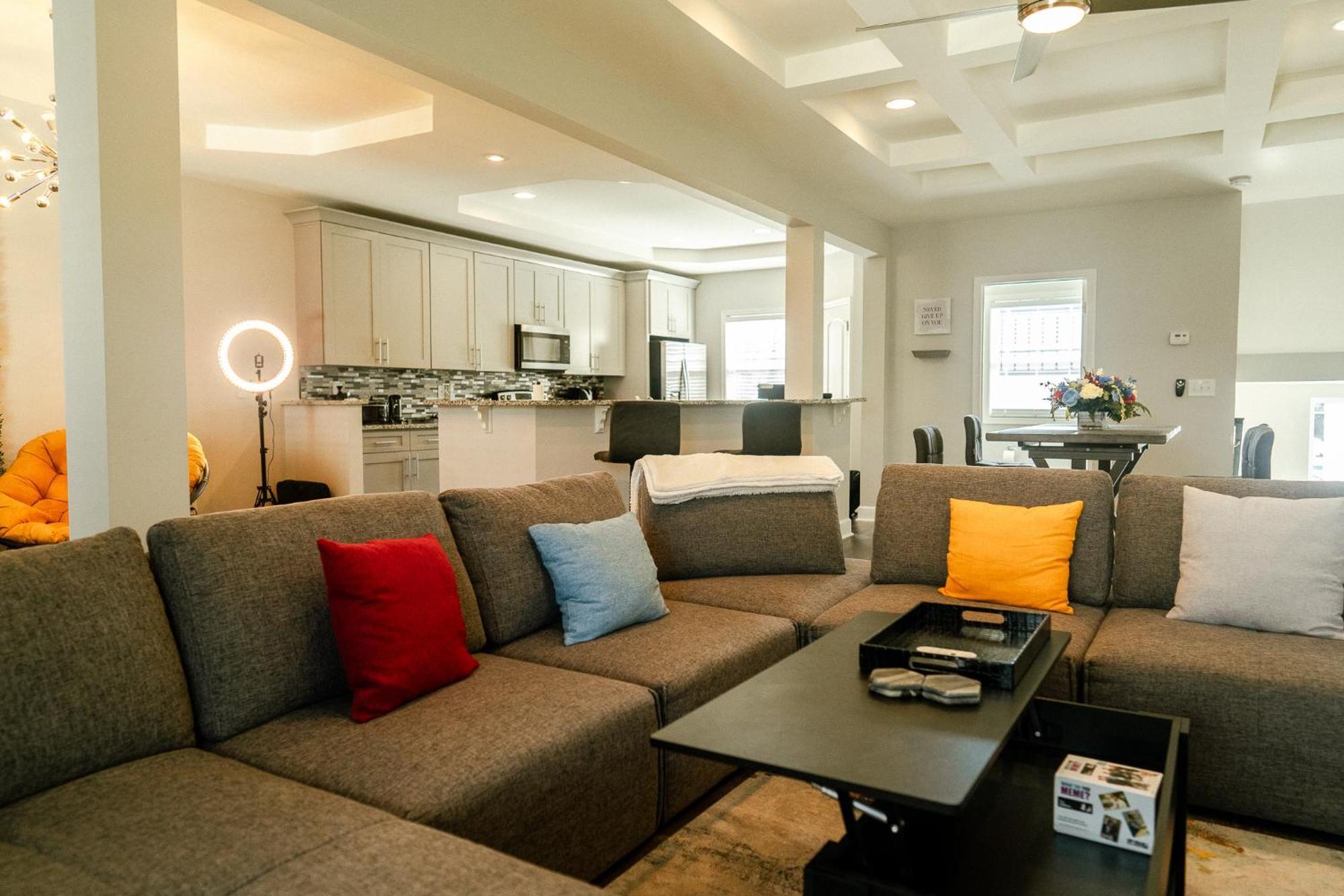 Enjoy This Mini-Mansion Near Downtown And The Airport! アトランタ エクステリア 写真