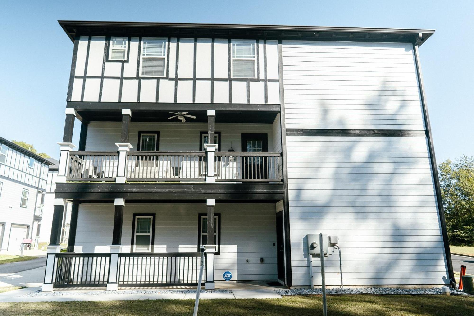 Enjoy This Mini-Mansion Near Downtown And The Airport! アトランタ エクステリア 写真
