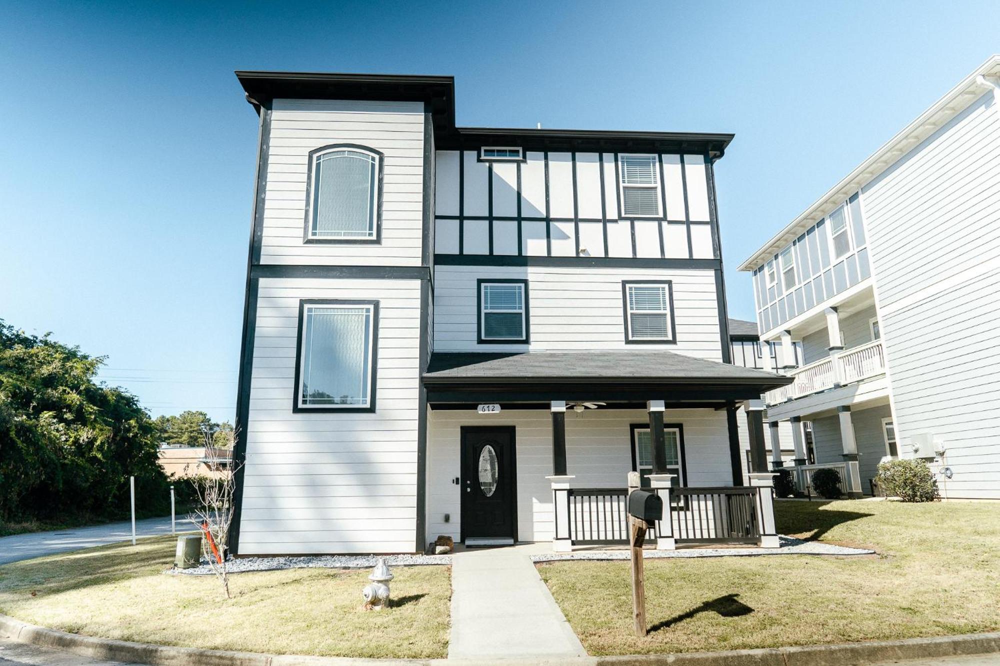 Enjoy This Mini-Mansion Near Downtown And The Airport! アトランタ エクステリア 写真