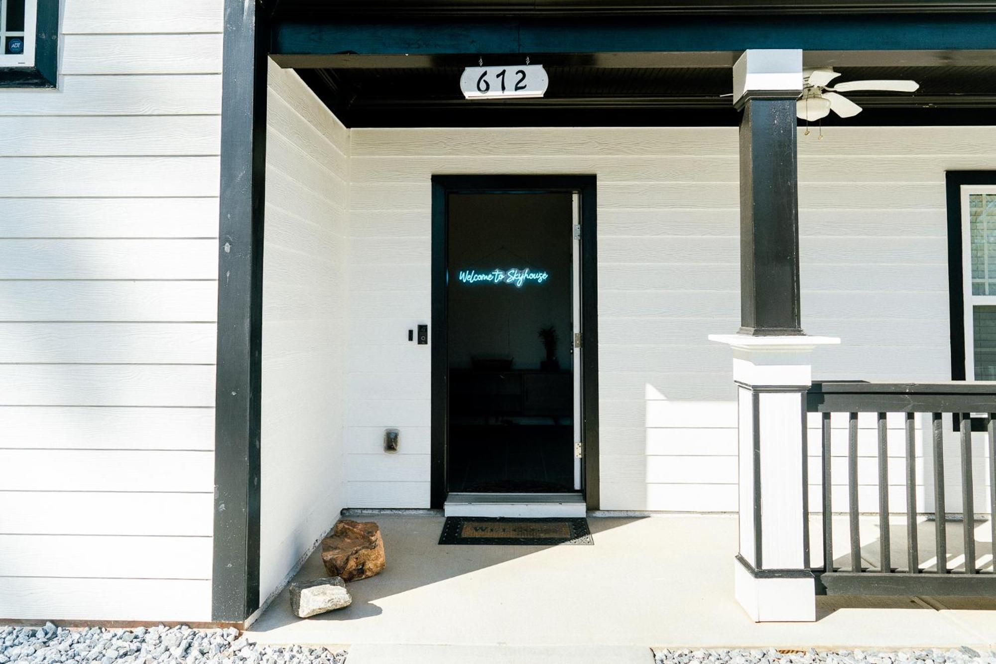 Enjoy This Mini-Mansion Near Downtown And The Airport! アトランタ エクステリア 写真